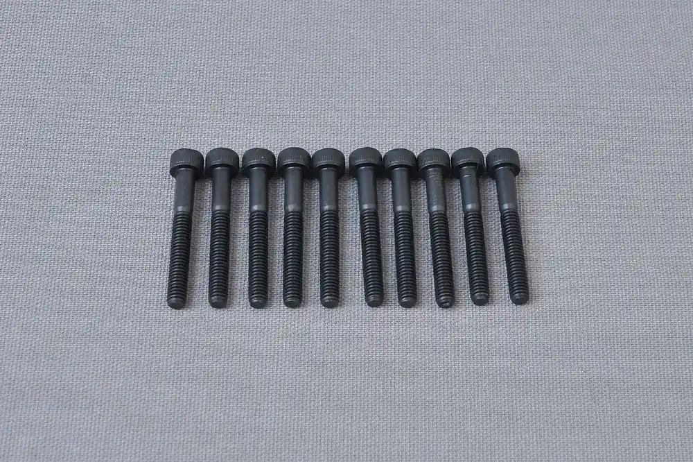 Ultima Occasione CH Hex Screw M4x30 mm
