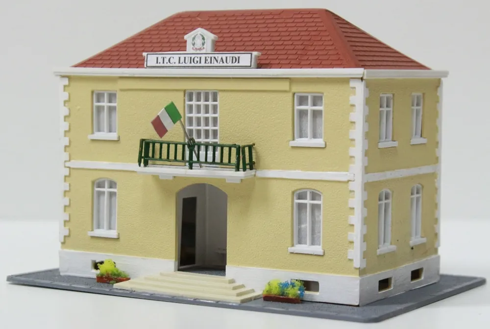 Esclusivo 245DM HO Edificio italiano Scuola superiore montato e illuminato scala 1 87