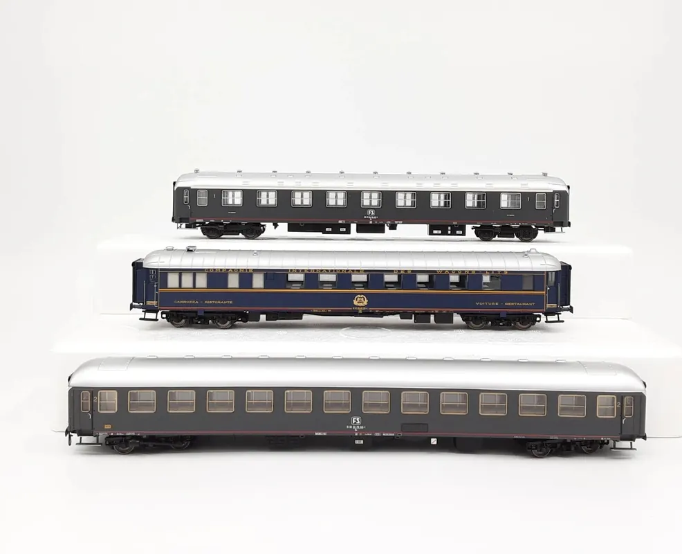 55228 Acme Set letti Tipo Ub , un vestibolo e MU 1973, parco FS, livrea CIWL Acquista Ora