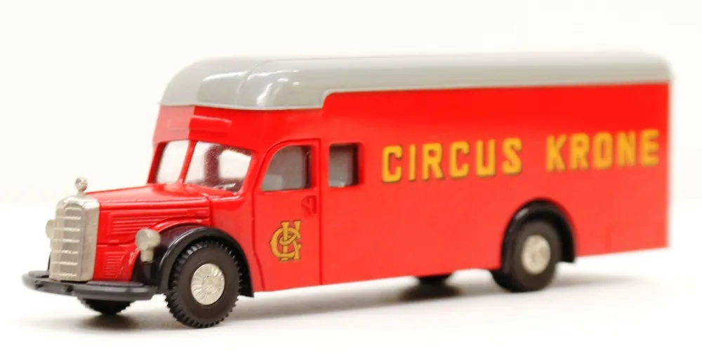 Nuova Collezione A0111 Brekina HO scala 1 87 AUTOMEZZO circo Krone usato senza scatola