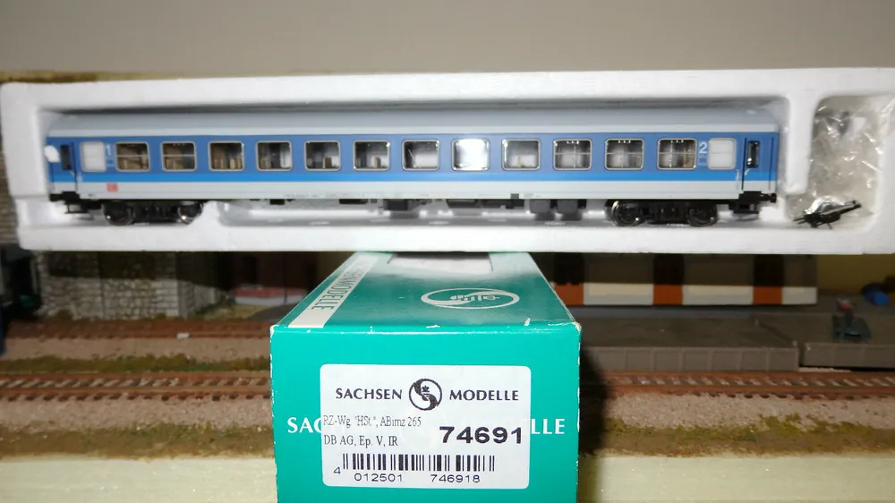Sachsenmodelle/Tillig 74691 carrozza mista 1/2 cl. Bautzen livrea IR blu/bianco Acquista Ora